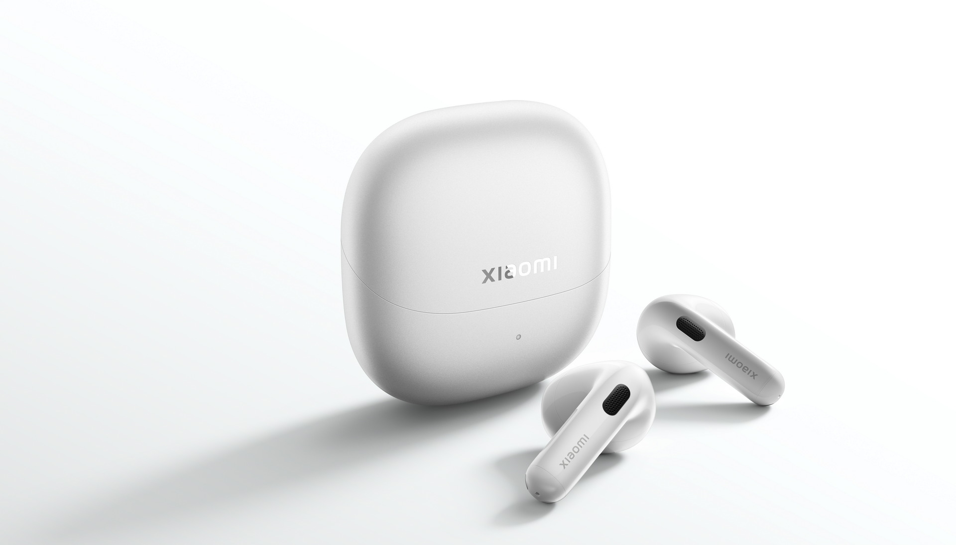Auriculares inalámbricos blancos de Xiaomi con estuche de carga. Diseño moderno y elegante sobre fondo blanco.