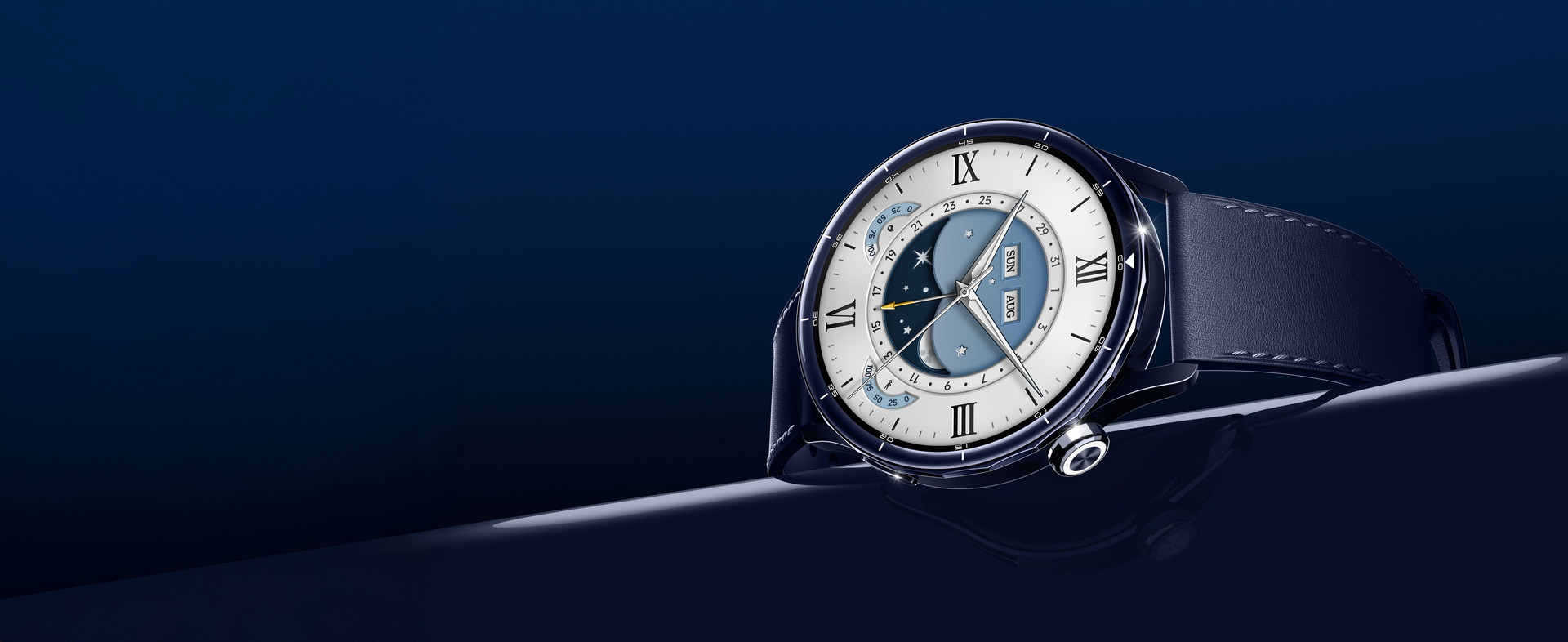 Reloj elegante con esfera azul y detalles astronómicos, sobre fondo azul oscuro. Diseño clásico y sofisticado.