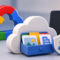 Iconos de servicios en la nube, seguridad digital con teléfono y candado verde.