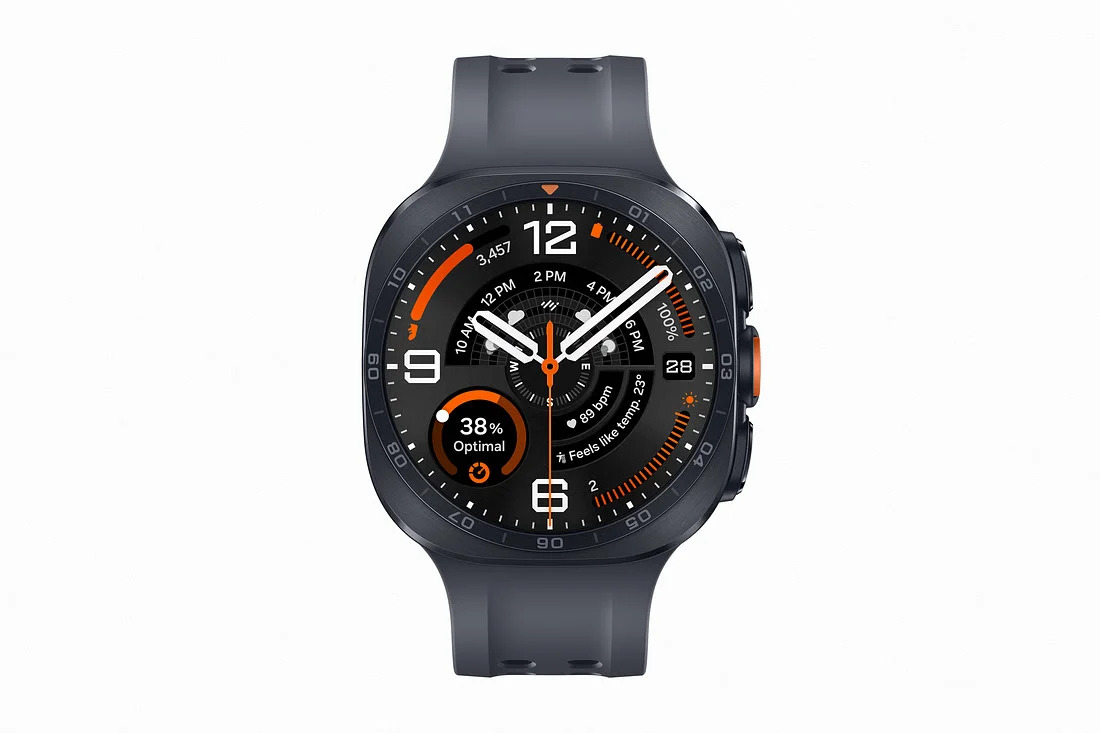 Reloj inteligente con pantalla negra y detalles naranjas, mostrando hora y datos de salud, correa negra deportiva.