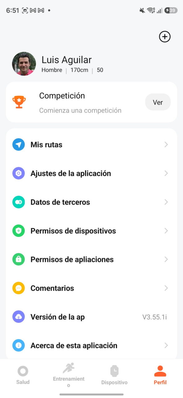 Pantalla de perfil de aplicación de salud con opciones: competencia, ajustes, rutas y permisos. Versión de la app V3.55.1i.