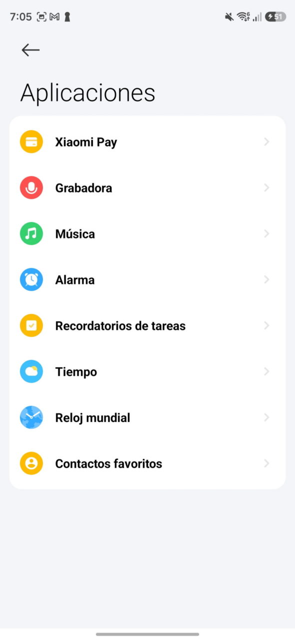 Pantalla de aplicaciones en un dispositivo móvil con iconos de Xiaomi Pay, Grabadora, Música y más.