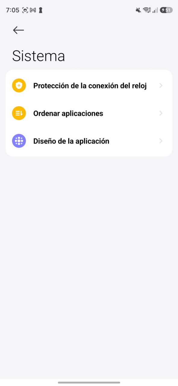 Pantalla de configuración del sistema con opciones: Protección del reloj, Ordenar apps y Diseño de la app.