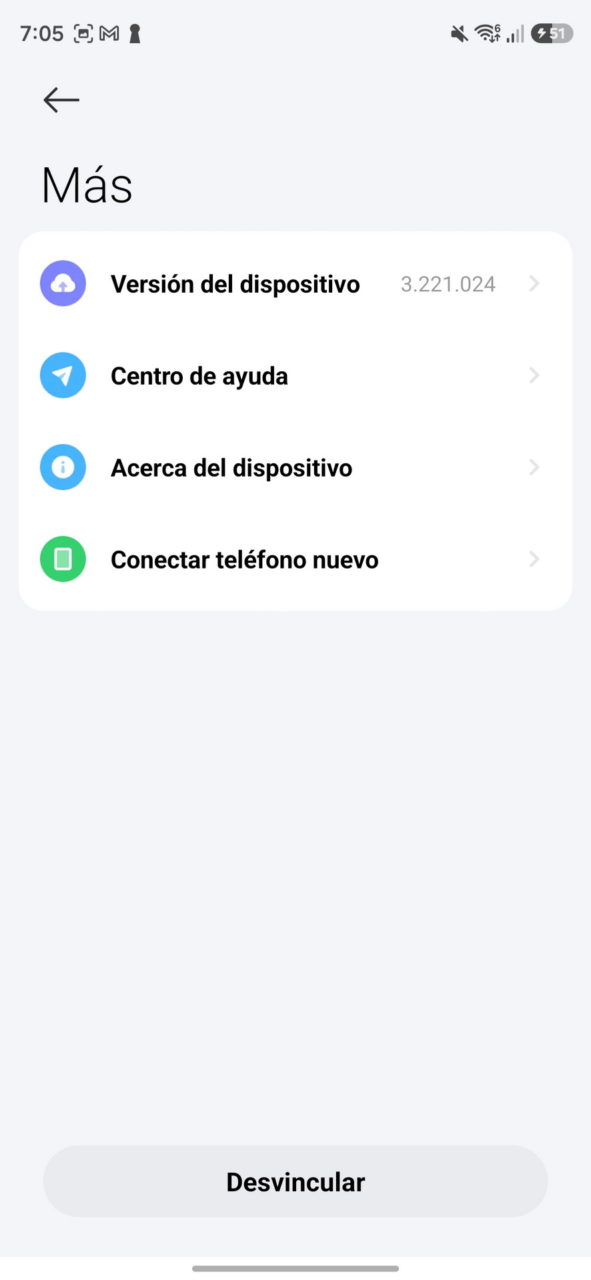 Pantalla de configuración de dispositivo Android con opciones de versión, ayuda y conexión de teléfono nuevo.