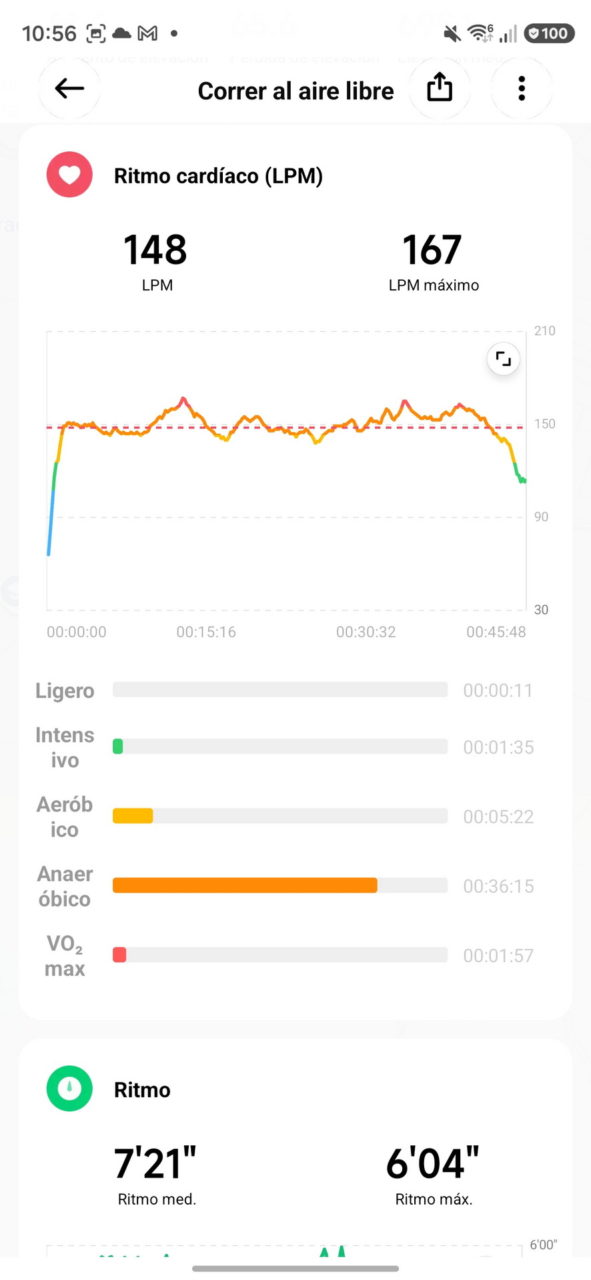 Gráfico de ritmo cardíaco durante una carrera al aire libre, con picos de 167 LPM y duración de 45 minutos.