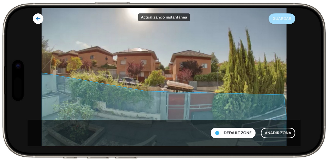 Vista de una urbanización desde pantalla de smartphone, con opción de añadir zona.
