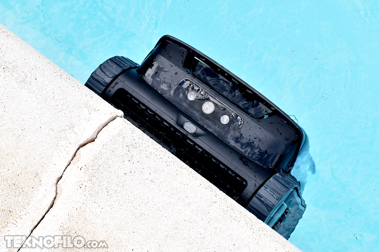 Robots limpiadores de piscina: tecnología eficiente para limpiar bordes y fondo con facilidad.
