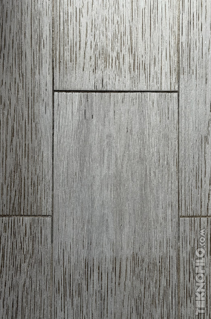 Textura de madera gris con vetas verticales en un suelo de parqué. Diseño moderno y elegante para interiores.
