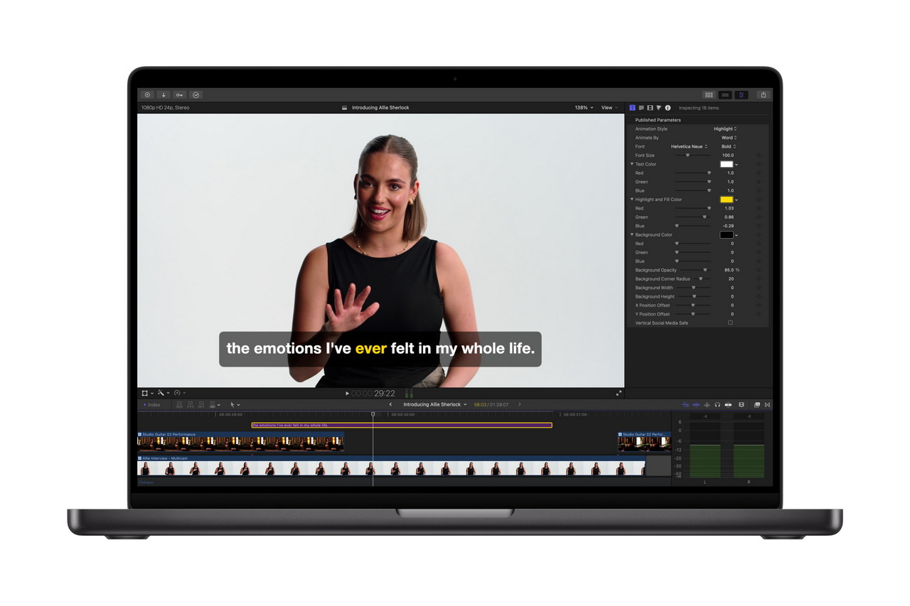 Pantalla de portátil mostrando edición de video con mujer hablando y subtítulos sobre emociones.