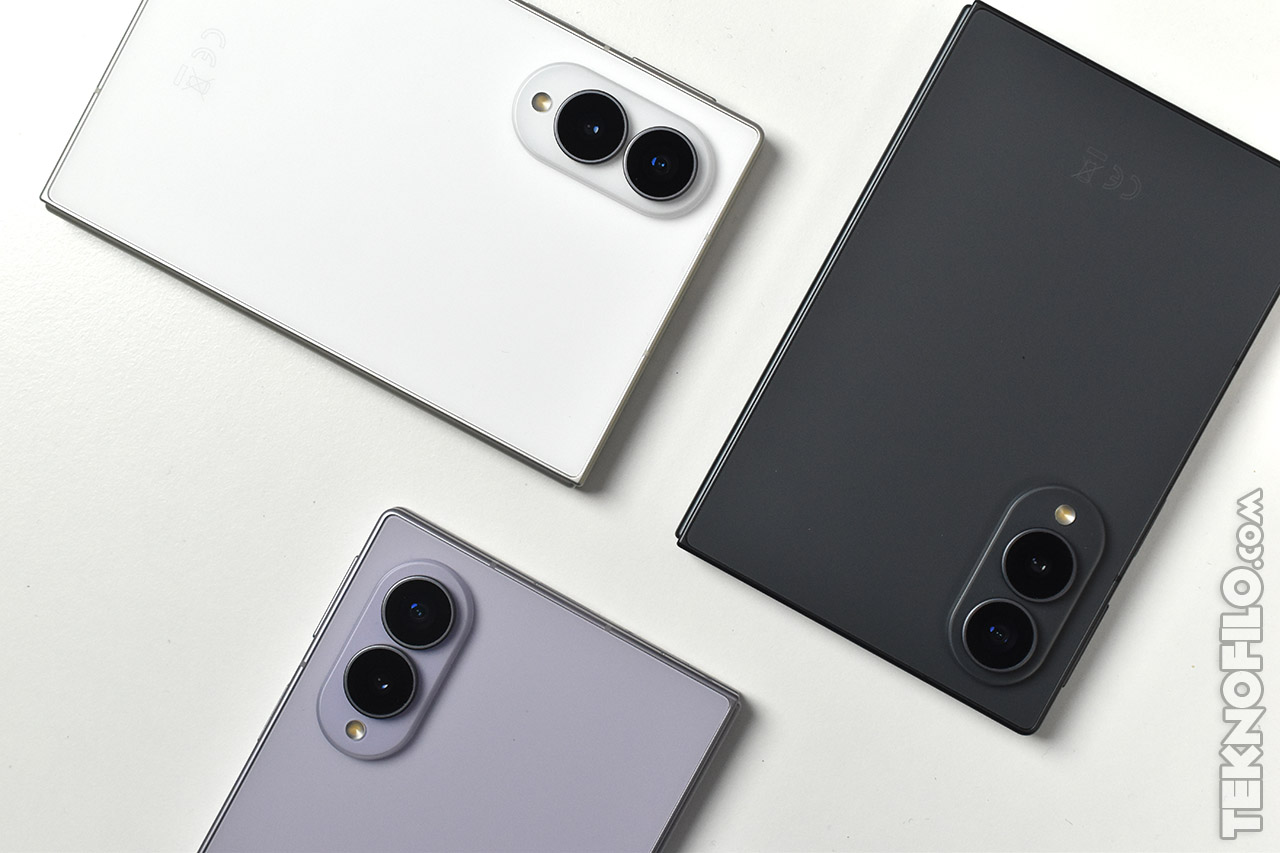 Tres smartphones con cámaras duales, en colores blanco, negro y lila, dispuestos sobre una superficie blanca.