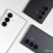 Teléfonos inteligentes con cámaras triples en diseño moderno y elegante, colores blanco y negro.