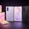 Los Samsung Galaxy Z Flip8 y Fold8 se filtran por completo antes del Unpacked Smartphones plegables en exhibición sobre fondo morado, mostrando pantallas y cámaras traseras modernas.