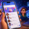 WhatsApp prepara avisos de cumpleaños, pero hay un detalle de privacidad preocupante Personas celebrando cumpleaños con emojis en chat móvil, fondos de seguridad digital y regalos coloridos.