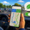 Por qué Google Maps ya no siempre elige la ruta más rápida y cómo arregarlo Conductor eligiendo ruta eco-amigable en GPS para evitar tráfico en carretera, usando mapa en móvil.