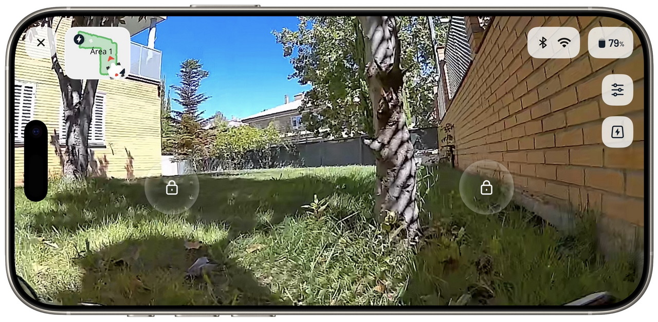 Vista de un jardín desde un smartphone, mostrando un mapa y opciones de navegación en una interfaz de usuario.