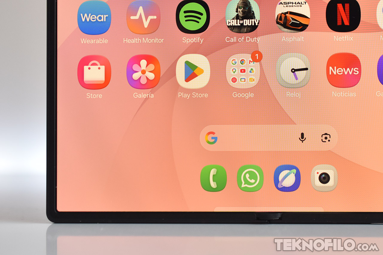 Pantalla de tablet mostrando aplicaciones populares como Spotify, Netflix y Play Store.