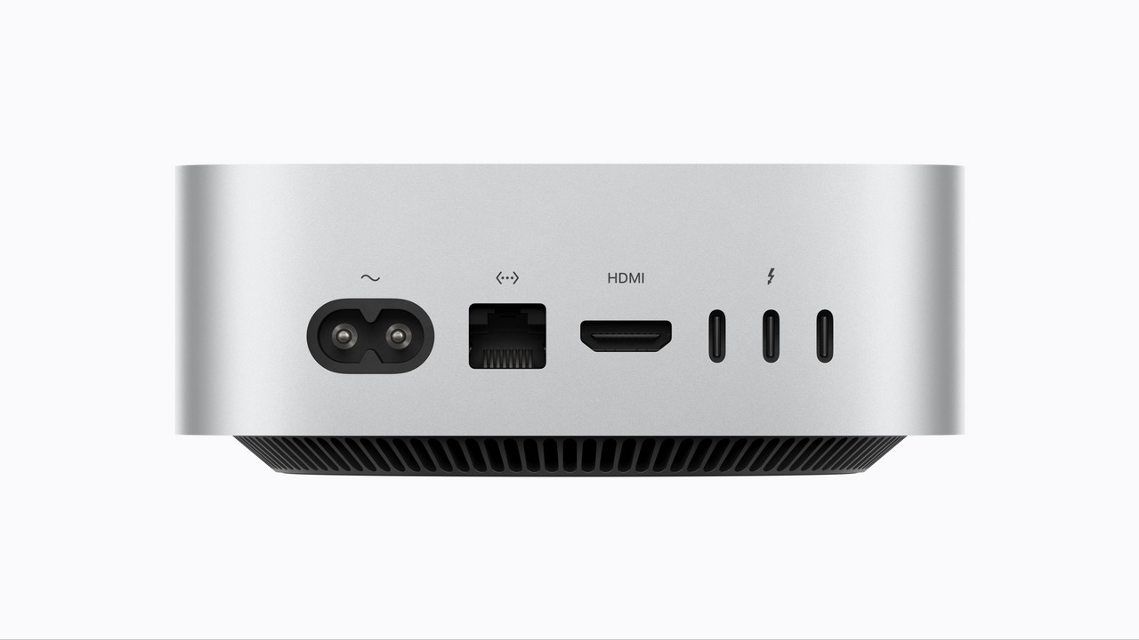 Puertos traseros de computadora en carcasa metálica: energía, Ethernet, HDMI y USB-C para conectividad versátil.