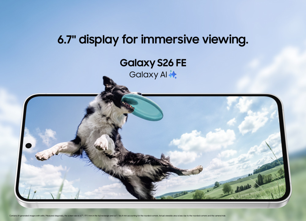 Pantalla de 6.7 del Galaxy S26 FE mostrando un perro jugando con un frisbee. Ideal para visualización inmersiva.