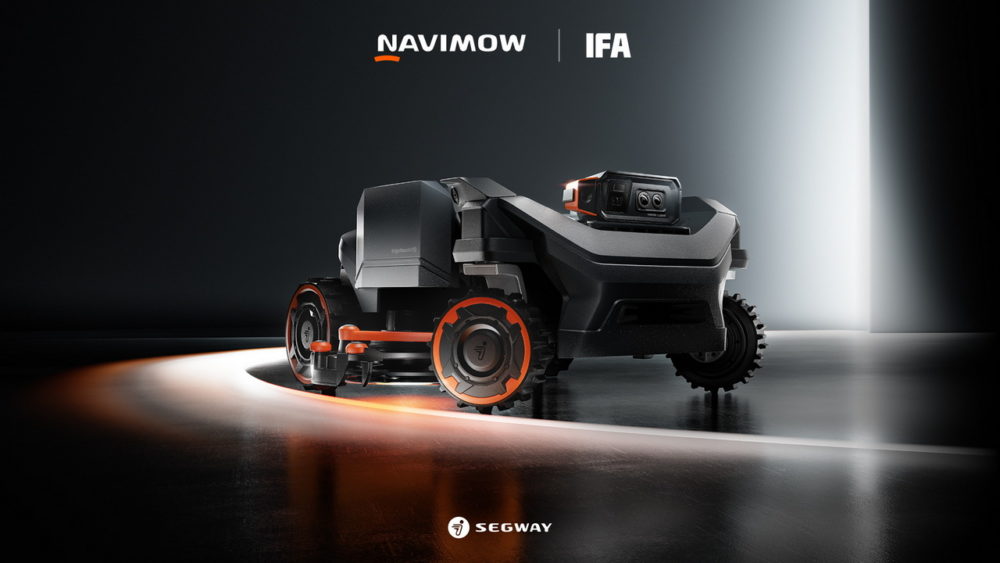 Cortacésped robótico Segway Navimow en exhibición, diseño innovador para jardines, presentado en IFA 2023.