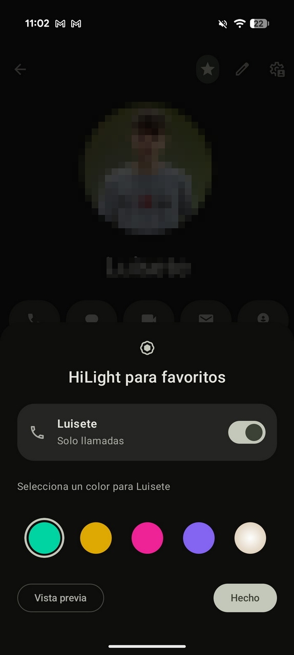 Configuración de contacto en app: elegir color y limitar llamadas para Luisete en favorito. Interfaz de usuario negra.