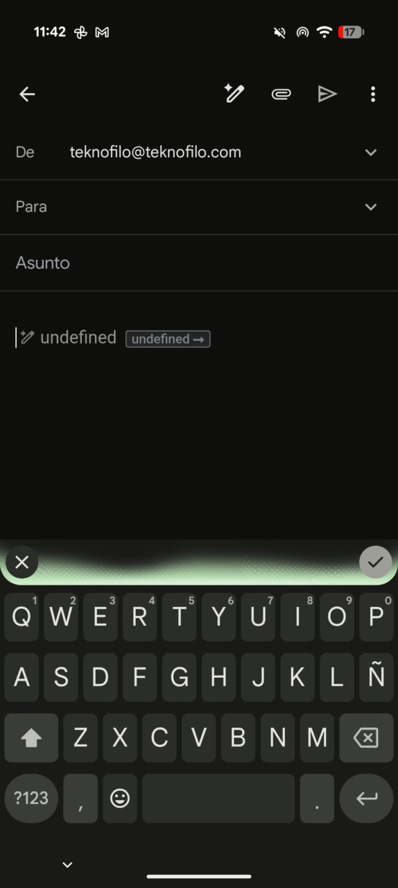 Aplicación de correo electrónico con teclado en pantalla para redactar mensaje.