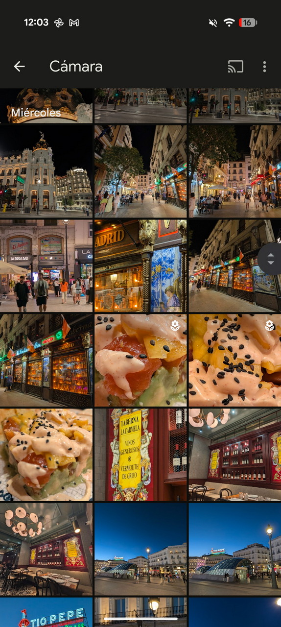 Vista nocturna de lugares emblemáticos y platos de comida en el centro de Madrid.