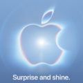 Logo luminoso de Apple sobre fondo azul claro con el texto Surprise and shine.