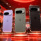 El Google Pixel 11 llega a MediaMarkt con hasta 400 € adicionales de descuento Teléfonos inteligentes modernos de Google en exposición con luces rojas y bolsas de compras.