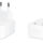 Cargador USB-C blanco con enchufe europeo, vista lateral y superior. Ideal para dispositivos electrónicos.