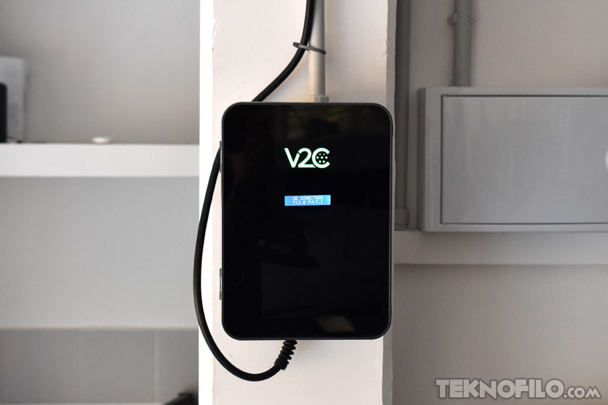 Probamos el cargador V2C Trydan con placas solares y batería Huawei