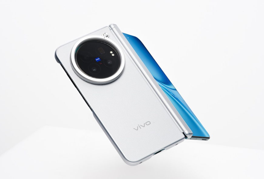vivo X Fold6 con pantalla exterior y módulo de cámaras ZEISS