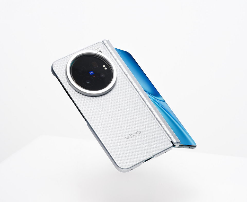vivo X Fold6 llega a Europa con cámara ZEISS de 200 MP y 100 € de descuento con TKXFOLD6 vivo X Fold6 con pantalla exterior y módulo de cámaras ZEISS