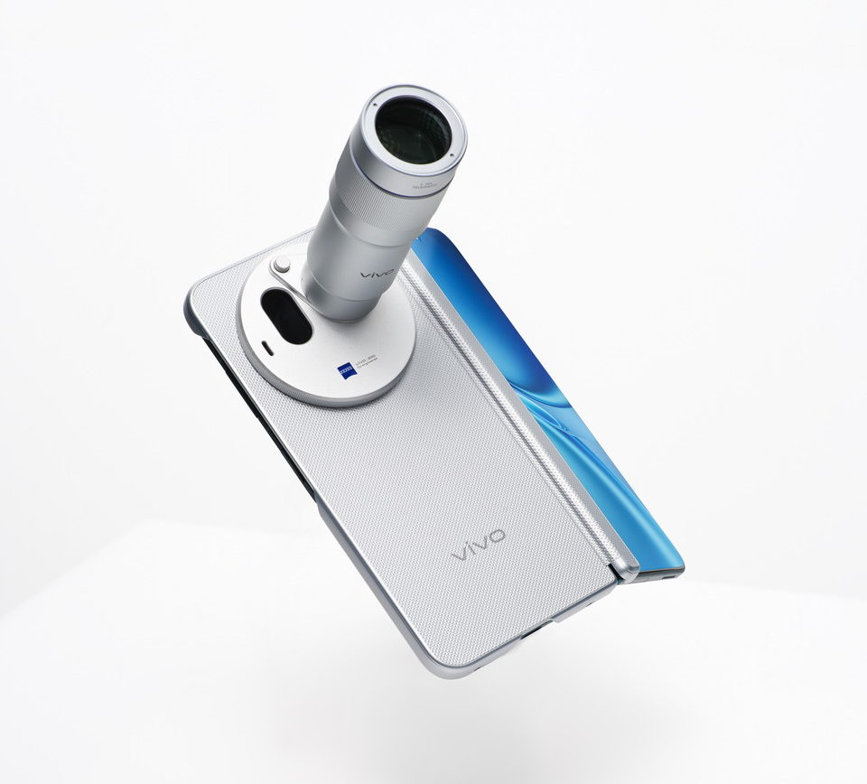 Extensor teleobjetivo ZEISS Gen 2 montado en el vivo X Fold6