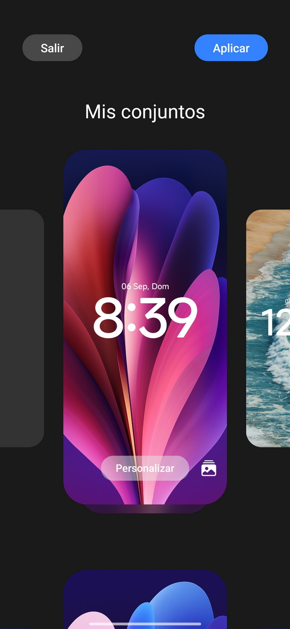 Pantalla de configuración de conjuntos de reloj en smartphone con fondo colorido y opciones de personalización.