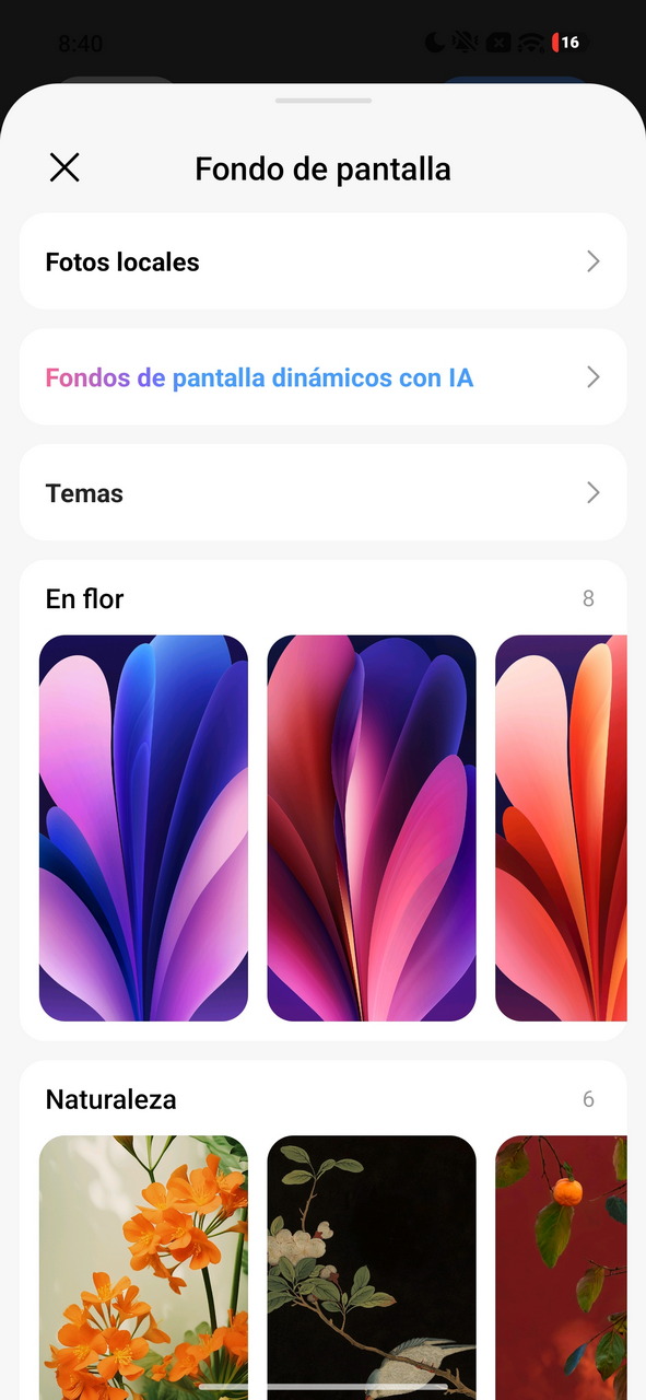 Pantalla de selección de fondos dinámicos y naturales para teléfono, incluye diseños de flores y naturaleza.