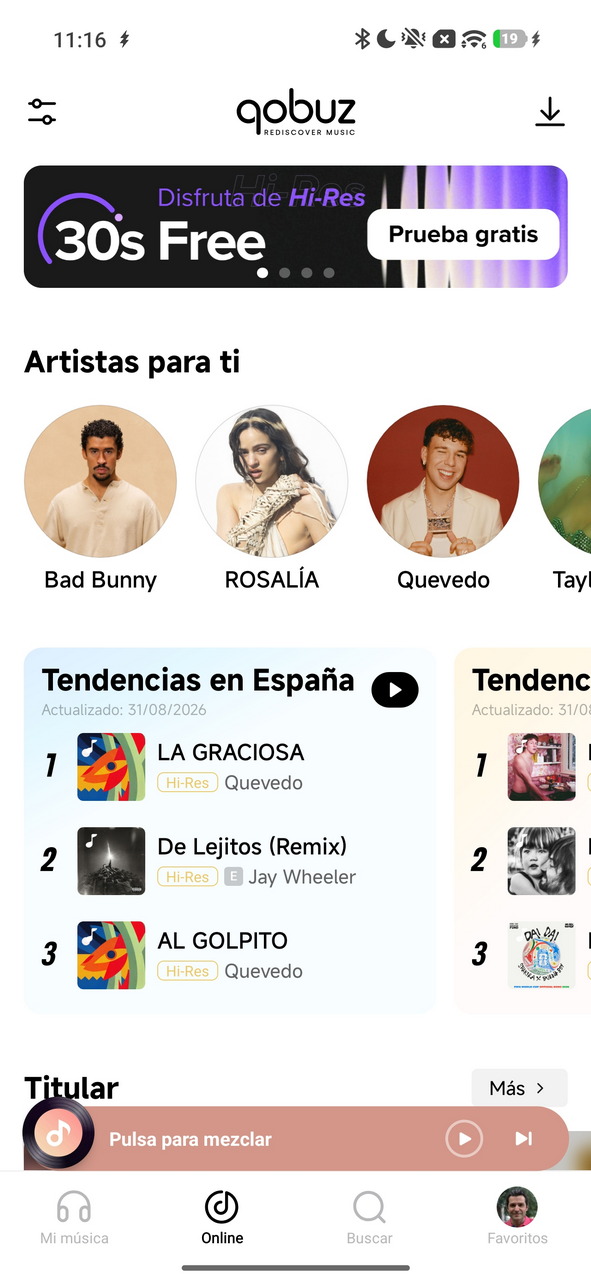 Pantalla de la app Qobuz mostrando artistas populares y tendencias musicales en España, con opción de prueba gratis.
