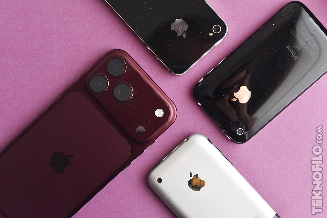 Cuatro modelos de iPhone en fondos morado, mostrando evolución del diseño de cámaras y logotipos de Apple.