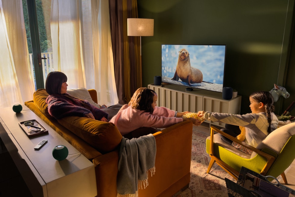 Apple TV 4K con cuatro altavoces HomePod para sonido envolvente