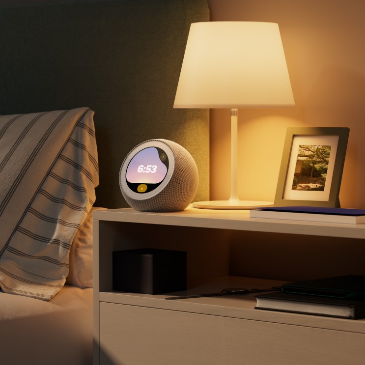 Echo Time sin cámara y con pantalla circular para la mesita de noche