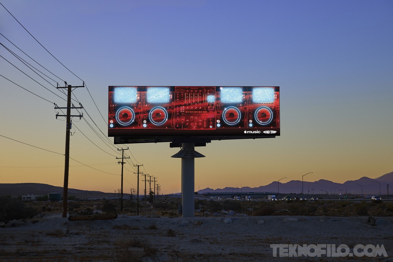 Valla publicitaria de Apple Music con elementos visuales de su nueva identidad