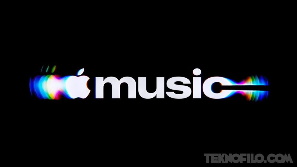 Apple Music cambia de imagen y estrena un sonido creado con Fred again.. Nuevo logotipo de Apple Music con letras minúsculas y refracciones de color