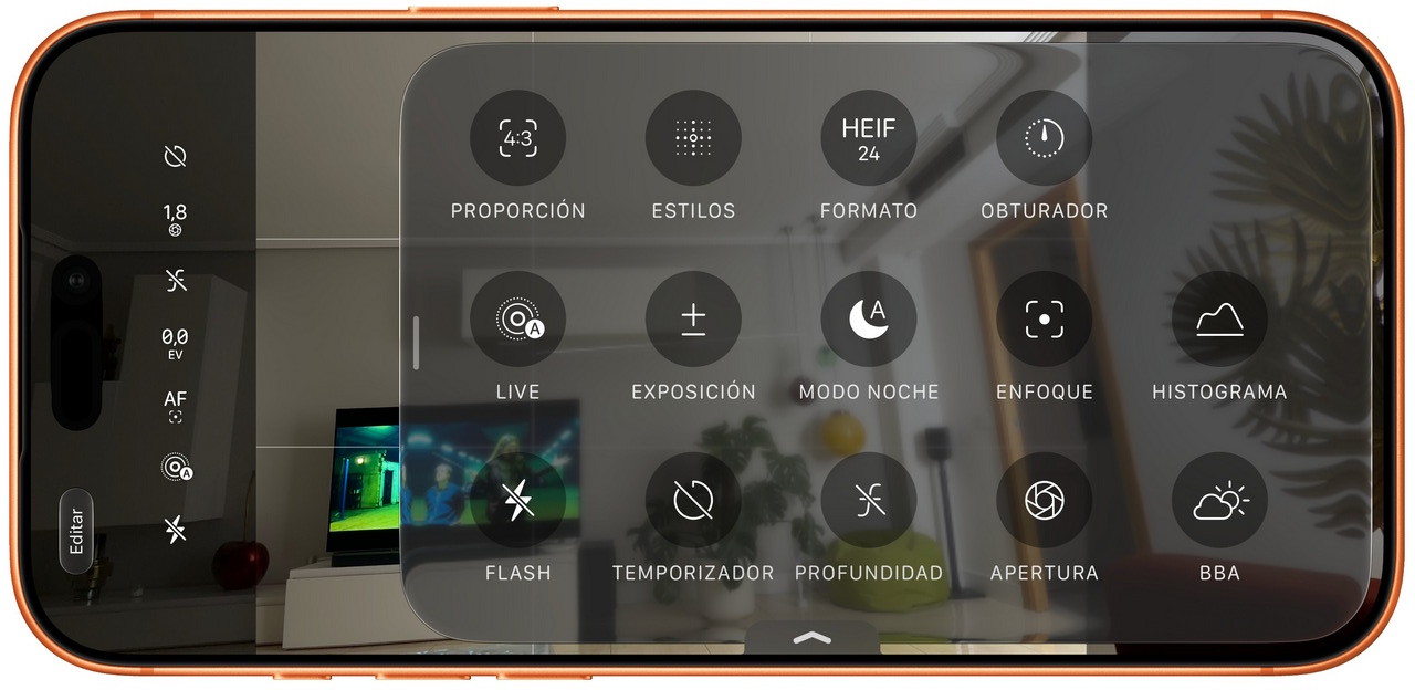 Interfaz de cámara de smartphone mostrando opciones de ajuste como exposición, modo noche y proporción de aspecto.